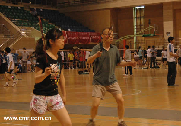 網上人大參加混雙比賽